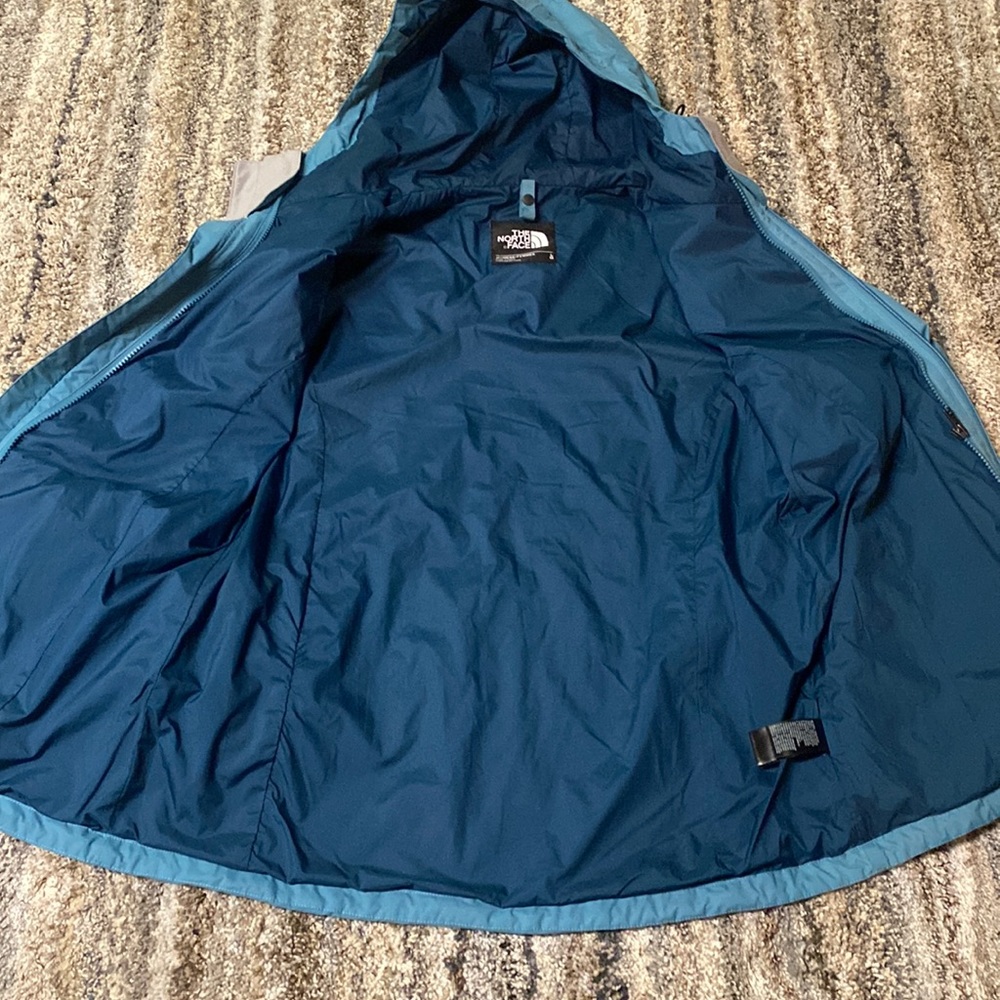 The North Face Blue Jacket/Jackets - Picture 10 of 16